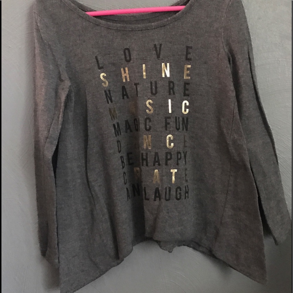 Gray quarter sleeve shirt